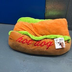 New with tags large hot dog pet bed